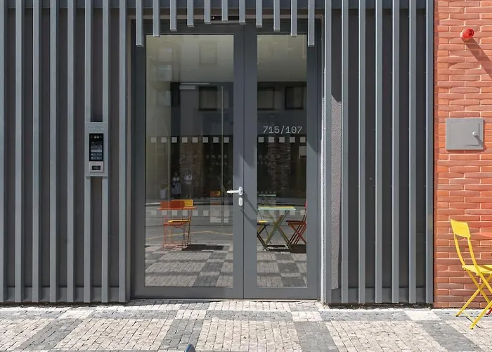 Real Living By Refa Karlin 307 Prague