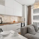 Apartment Real Living By Refa Karlin 307 *