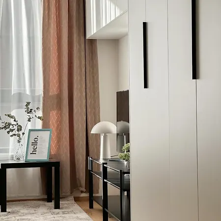 Real Living By Refa Karlin 307 * Prag