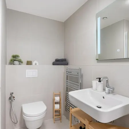 Real Living By Refa Karlin 307 * Praha