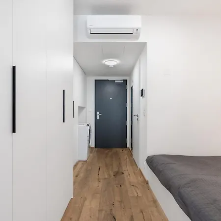 Real Living By Refa Karlin 307 * Praag