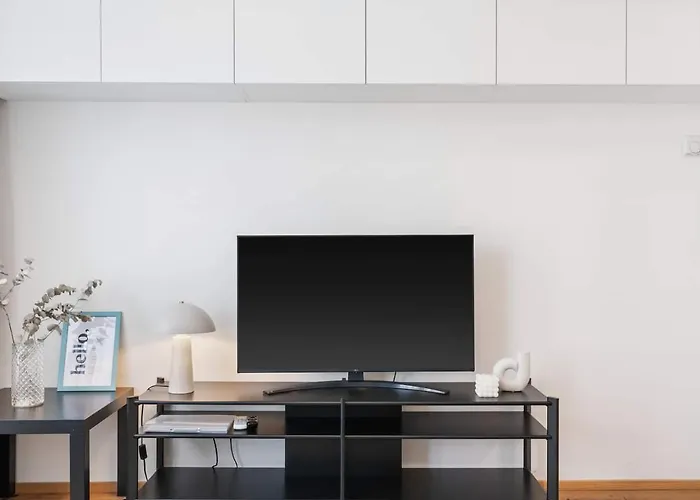 Real Living By Refa Karlin 307 * Praag